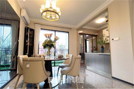 正大文苑3室2厅1卫118㎡，带车库，精装未住